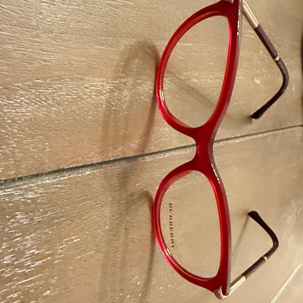 Burberry Crimson Eyewear